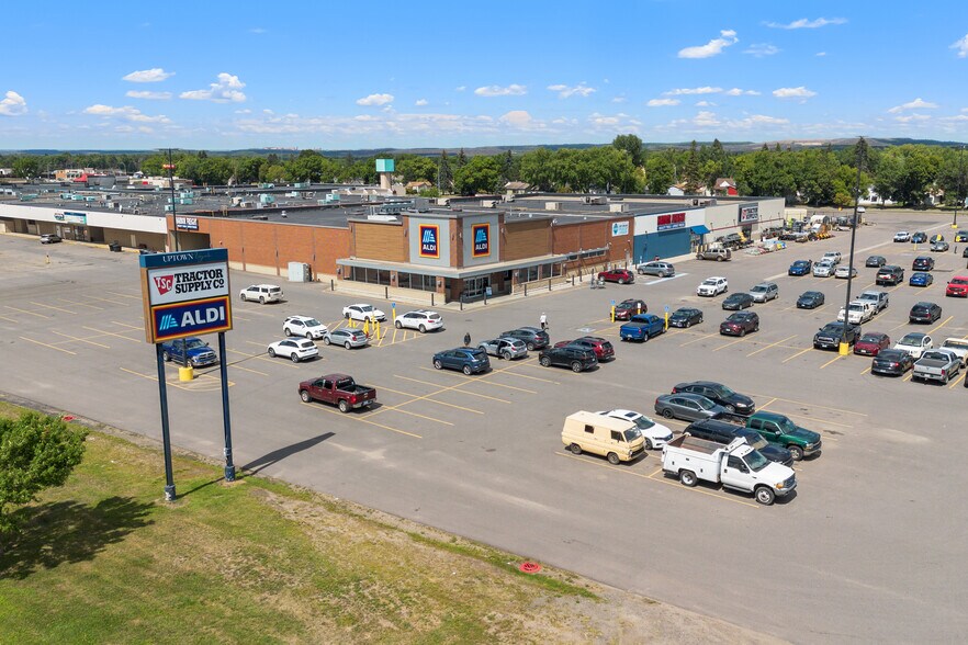 1414 S 12th Ave, Virginia, MN à vendre - Photo du bâtiment - Image 2 de 9