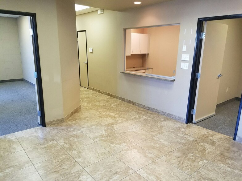 220 E Horizon Dr, Henderson, NV for lease - Interior Photo - Image 2 of 37