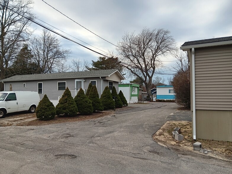 725 E Avenue Ext, Riverhead, NY for sale - Building Photo - Image 2 of 4