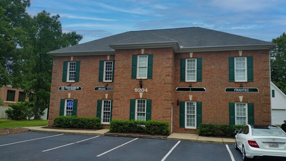 9204 Falls Of Neuse Rd, Raleigh, NC à louer - Photo du bâtiment - Image 2 de 5