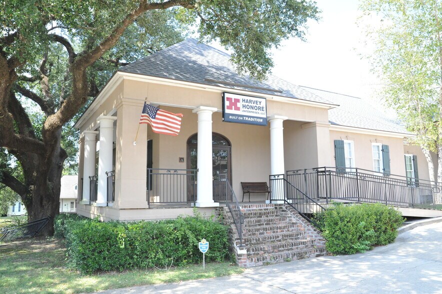 8680 Bluebonnet Blvd, Baton Rouge, LA à louer - Photo du bâtiment - Image 2 de 5
