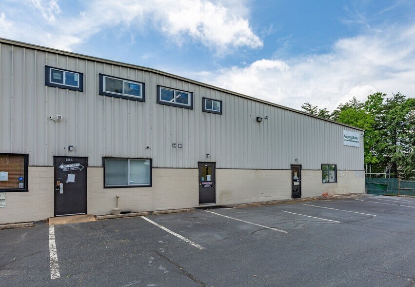 4900-4910 Quality Dr, Fredericksburg, VA à louer - Photo du bâtiment - Image 2 de 7