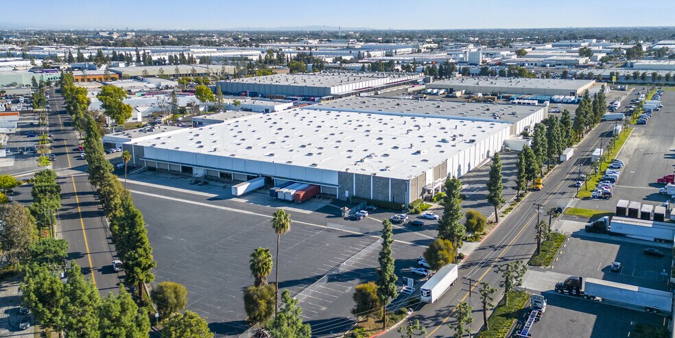 14400 Industry Cir, La Mirada, CA à vendre - Photo principale - Image 2 de 8