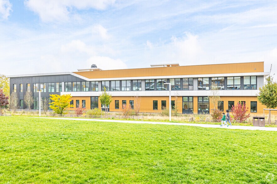 Flex dans Nanterre à louer - Photo du bâtiment - Image 2 de 3