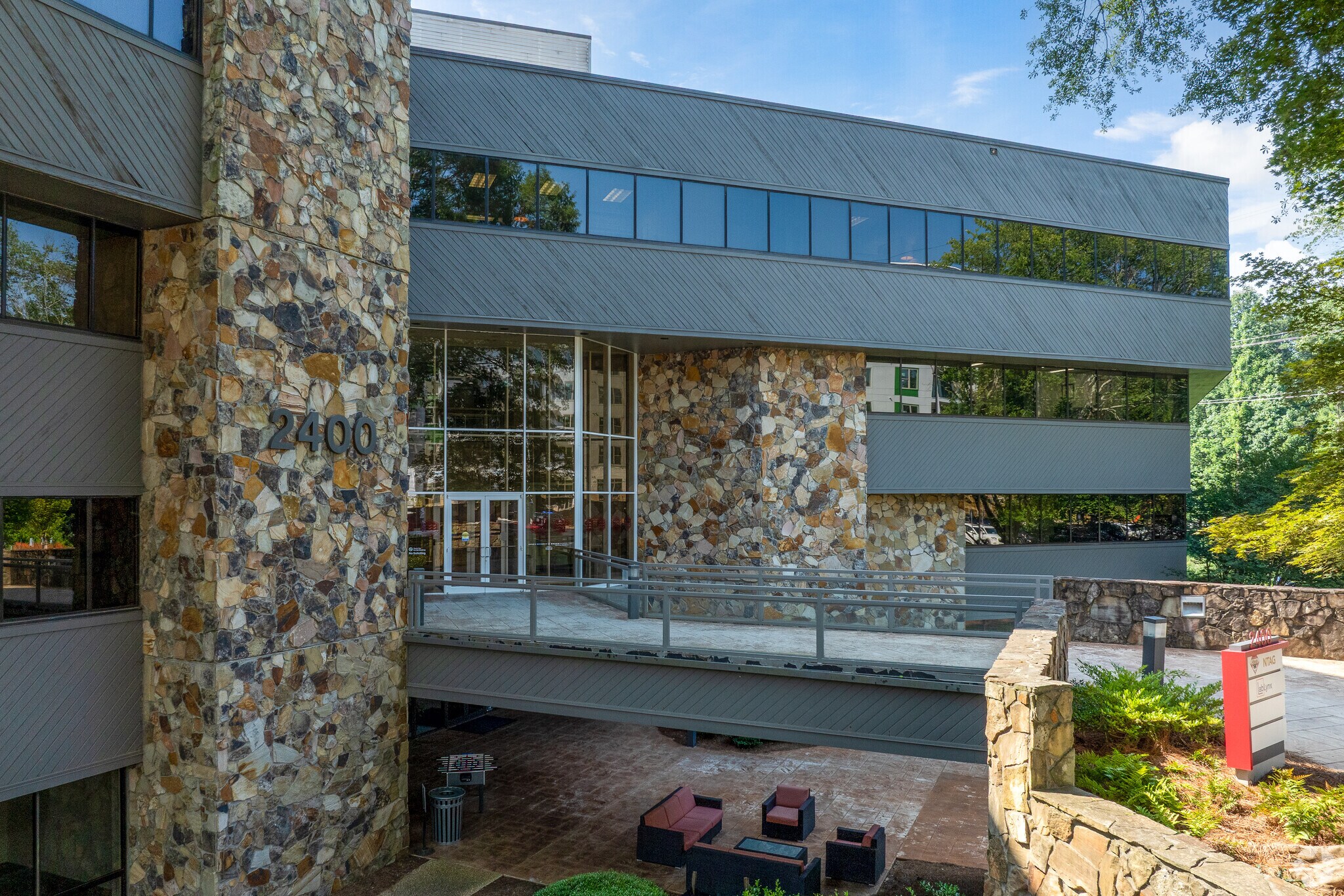 2400 Lake Park Dr SE, Smyrna, GA for lease Building Photo- Image 1 of 10