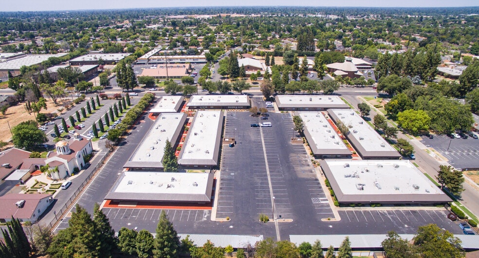3636 N 1st St, Fresno, CA for lease - Building Photo - Image 2 of 5