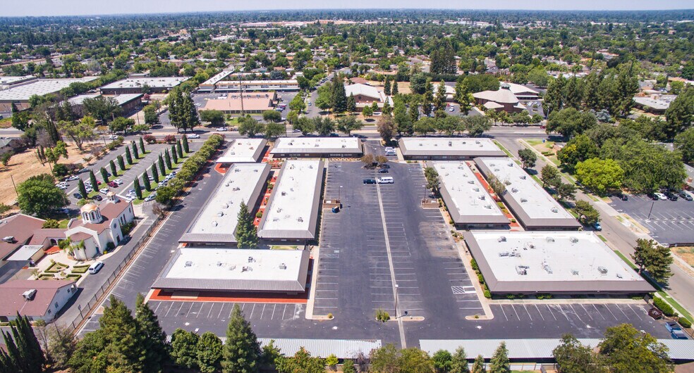 3636 N 1st St, Fresno, CA à louer - Photo du bâtiment - Image 2 de 5