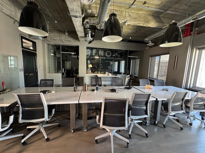 50 S Virginia St, Reno, NV à louer - Photo du bâtiment - Image 3 de 8