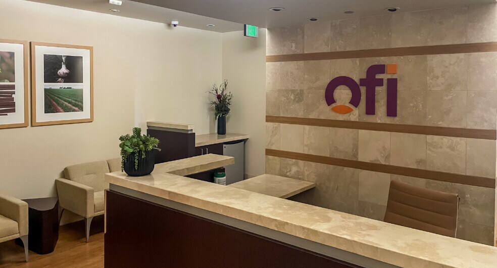 205 E River Park Cir, Fresno, CA à louer - Photo intérieure - Image 2 de 5