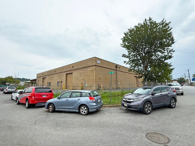 Plus de détails pour 5010 Creston St, Hyattsville, MD - Industriel à louer