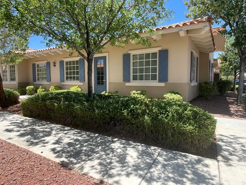 3283 E Warm Springs Rd, Las Vegas, NV à vendre - Photo du bâtiment - Image 2 de 19