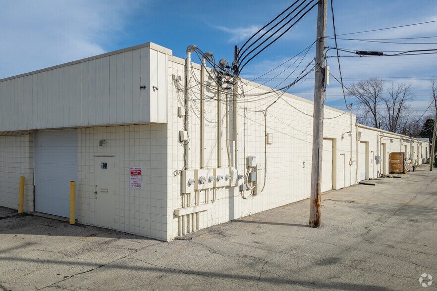 806 S Reynolds Rd, Toledo, OH à vendre - Photo du bâtiment - Image 3 de 8