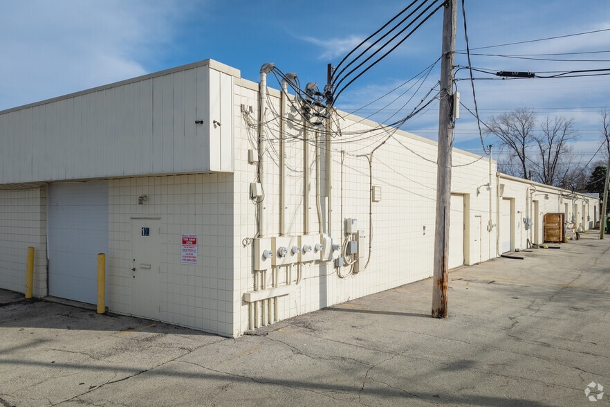 806 S Reynolds Rd, Toledo, OH à vendre - Photo du bâtiment - Image 3 de 8