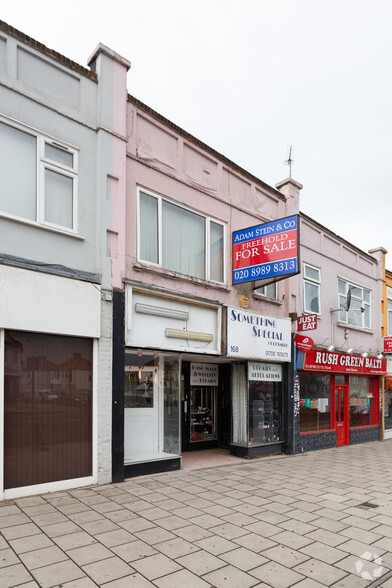 168-168B Rush Green Rd, Romford for sale - Primary Photo - Image 2 of 2