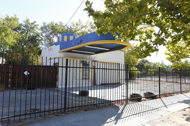 Plus de détails pour 3341 Stockton Blvd, Sacramento, CA - Commerce de détail à vendre