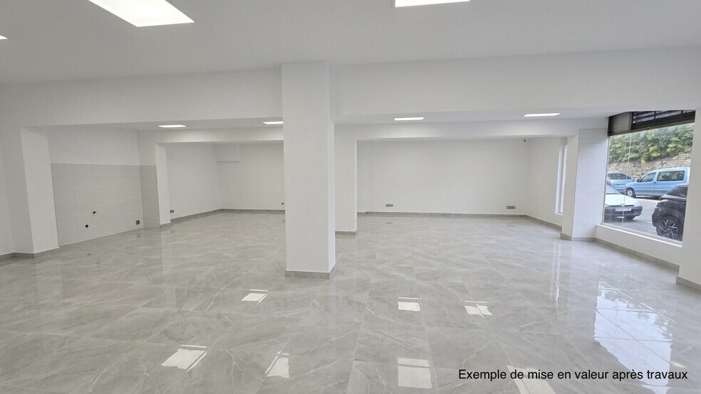 Commerce de détail dans Hyères à vendre - Photo du bâtiment - Image 1 de 5