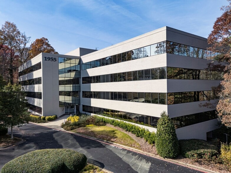 1955 Lake Park Dr SE, Smyrna, GA for lease - Primary Photo - Image 1 of 11