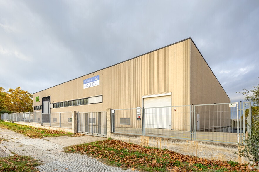 Carrer de Ramon Farguell, 51-53, Manresa, Barcelona for sale - Building Photo - Image 3 of 7