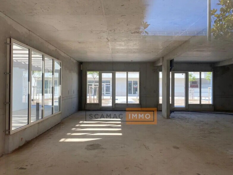 Commerce de détail dans Hyères à louer - Photo du bâtiment - Image 2 de 5