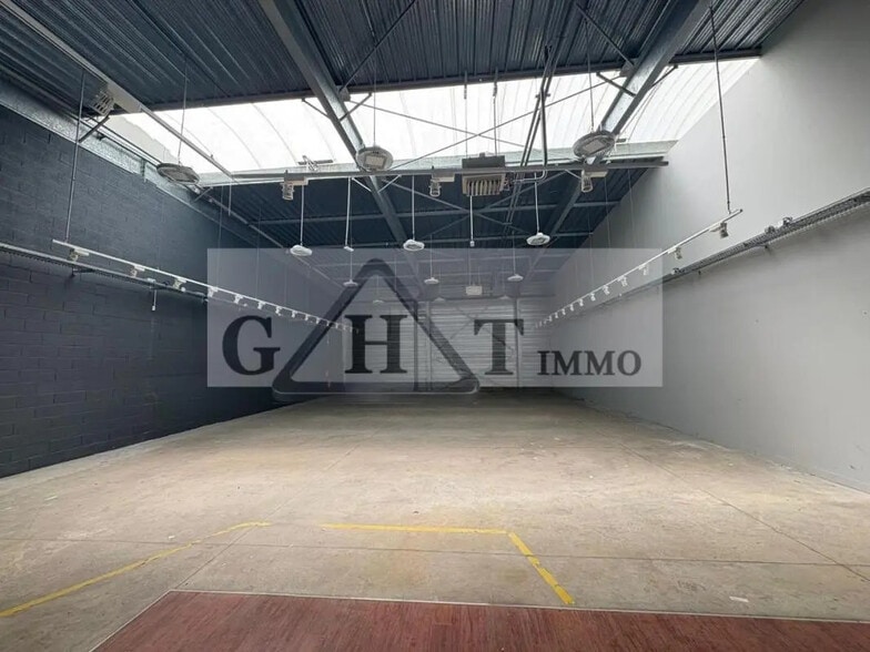 Office in Vaux-le-Pénil for lease - Interior Photo - Image 3 of 9