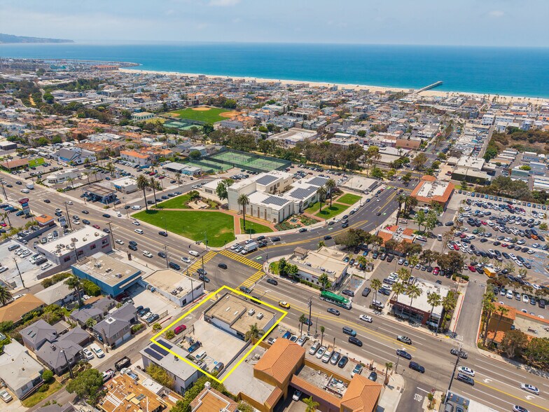 1402 Pacific Coast Hwy, Hermosa Beach, CA à louer - Photo du bâtiment - Image 3 de 11
