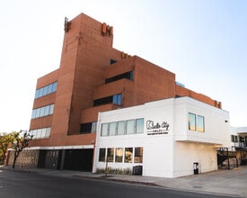 4717 Laurel Canyon Blvd, Studio City, CA for lease Building Photo- Image 1 of 9