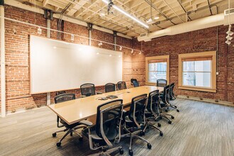 700 SW Taylor St, Portland, OR à louer Photo du bâtiment- Image 2 de 8