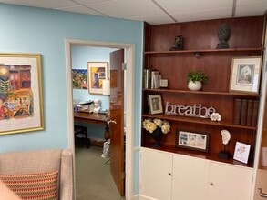 2121 W Magnolia Blvd, Burbank, CA for lease Interior Photo- Image 2 of 5