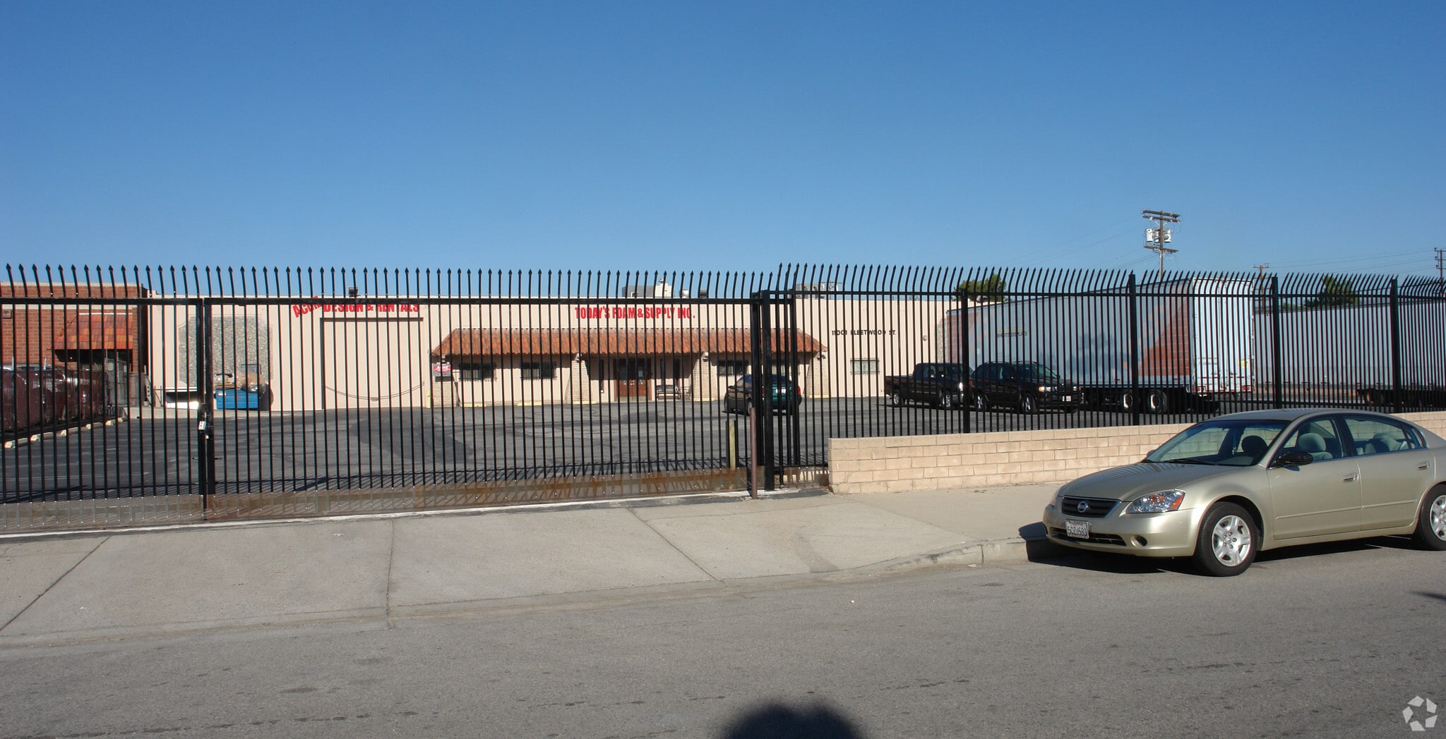 11001 Fleetwood St, Sun Valley, CA for lease Primary Photo- Image 1 of 5