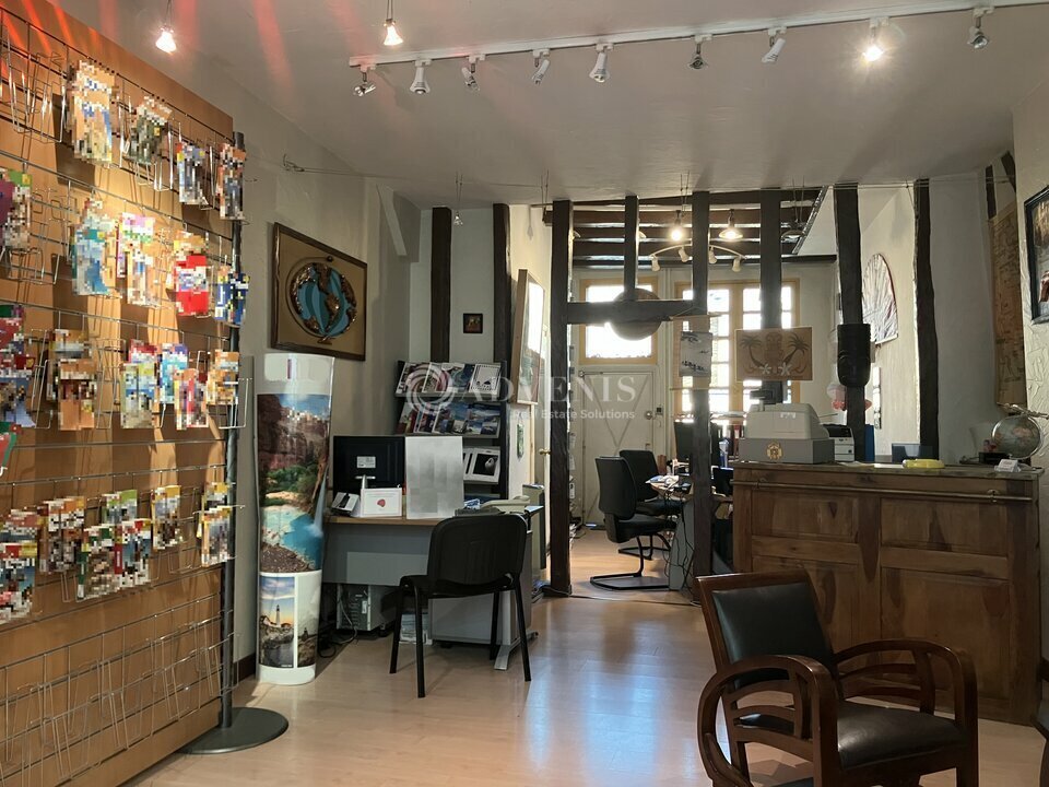 Place Gordaine, Bourges for sale Interior Photo- Image 1 of 4