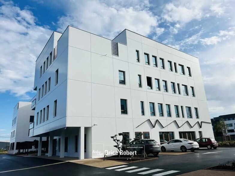 Bureau dans Genas à vendre - Photo du bâtiment - Image 2 de 15