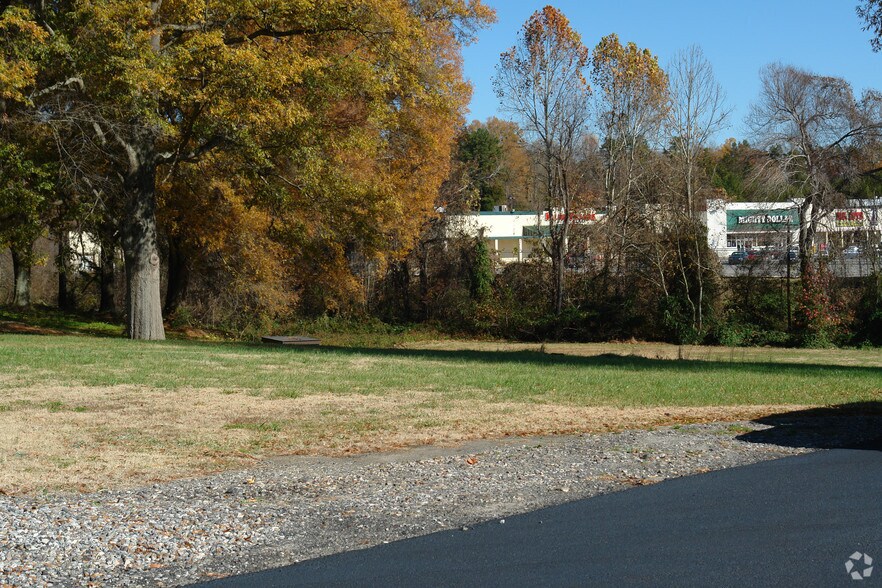 193 E Plaza Dr, Mooresville, NC for sale - Primary Photo - Image 1 of 7