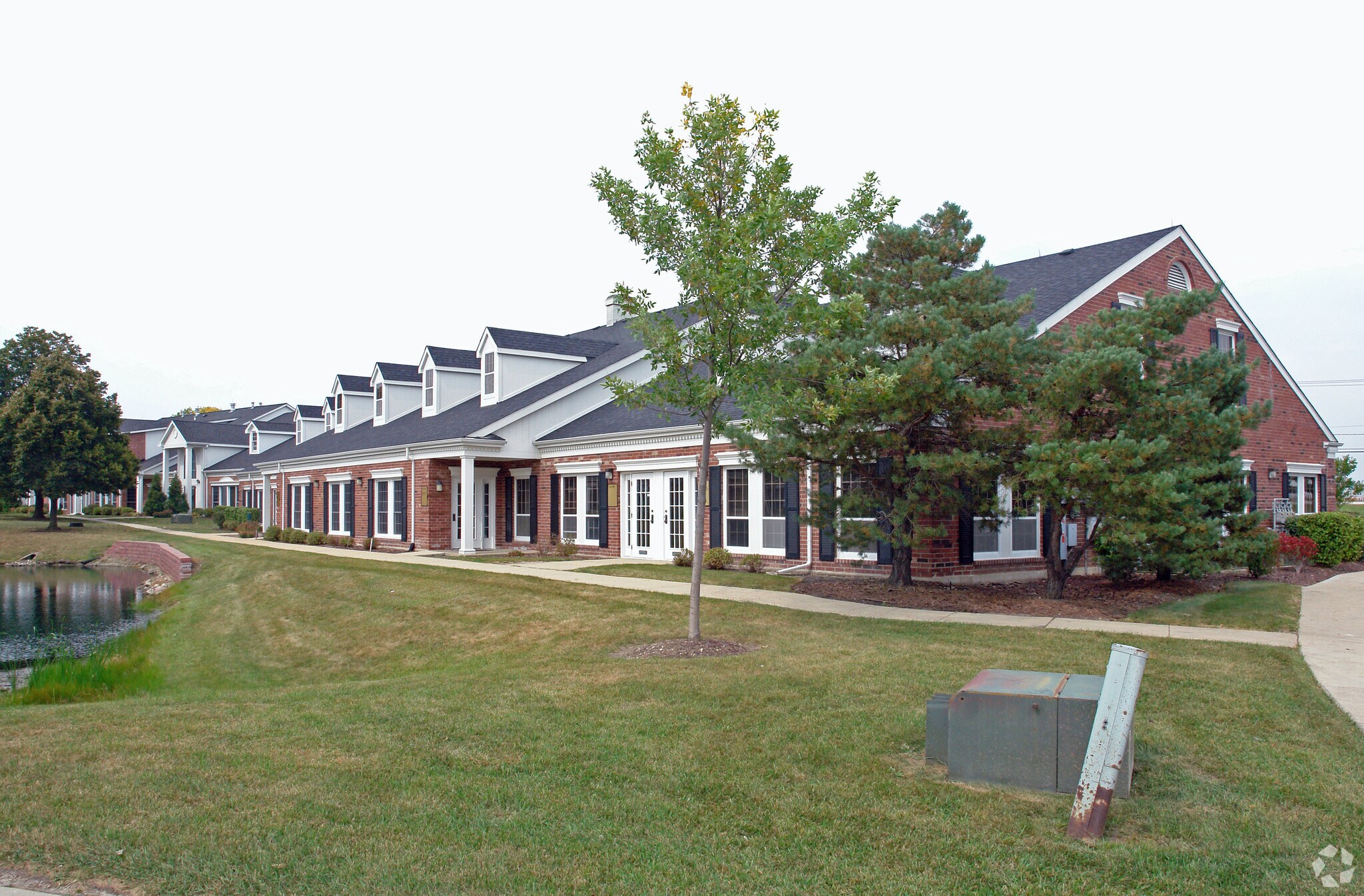 33 W Higgins Rd, South Barrington, IL à vendre Photo du bâtiment- Image 1 de 3