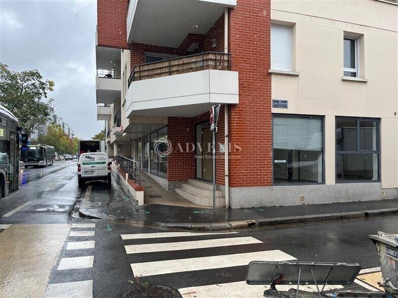 Office in Tours for lease - Building Photo - Image 2 of 6