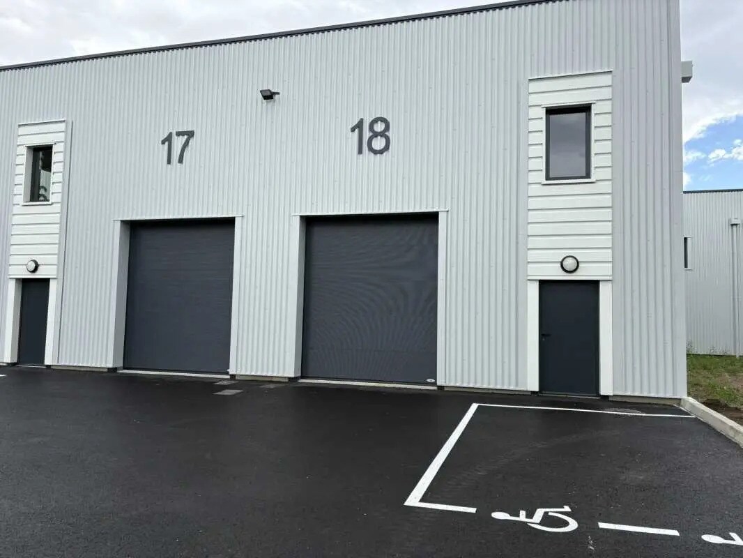 Flex in Saint-Germain-Nuelles for lease Building Photo- Image 1 of 12