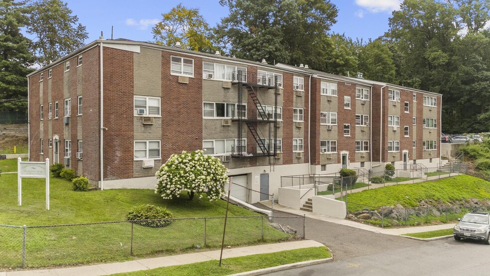 The New Rochelle Portfolio portfolio of 2 properties for sale on LoopNet.ca - Aerial - Image 2 of 14