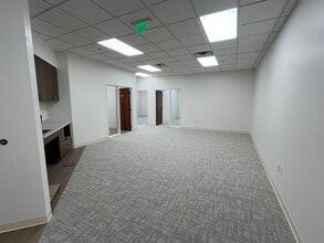 5072 W Plano Pky, Plano, TX à louer Photo intérieure- Image 2 de 6