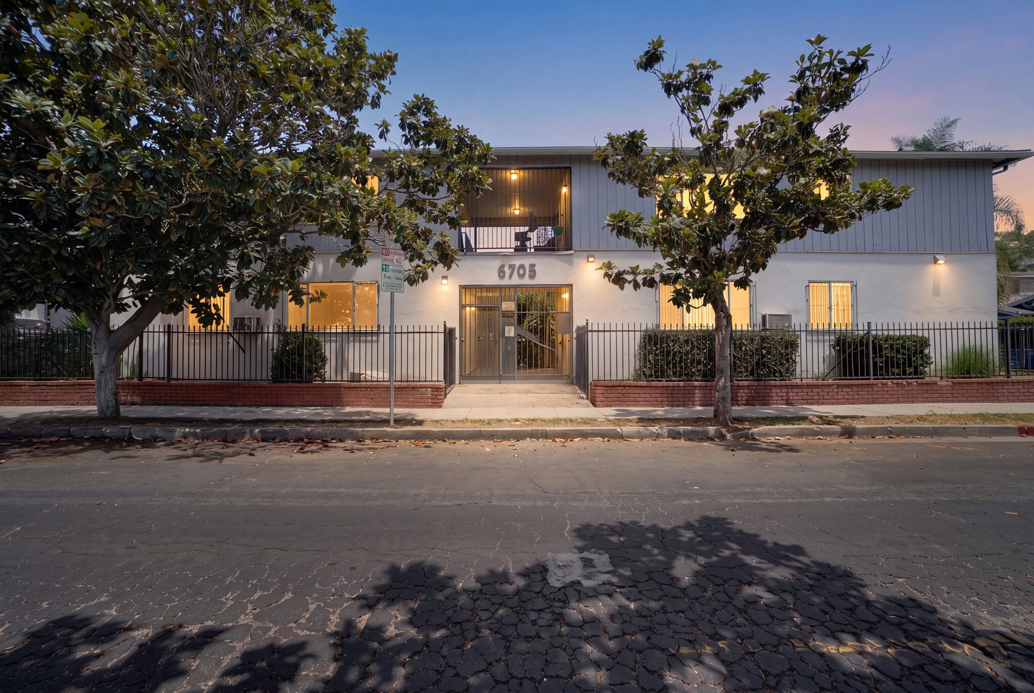 6705 De Longpre Ave, Los Angeles, CA for sale Building Photo- Image 1 of 34