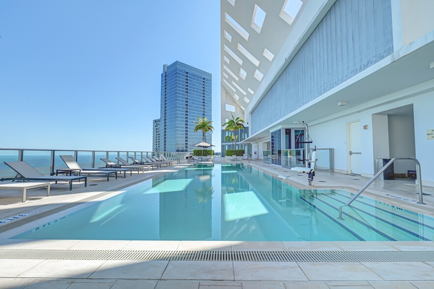 1300 Brickell Bay Dr, Miami, FL for sale - Building Photo - Image 3 of 11