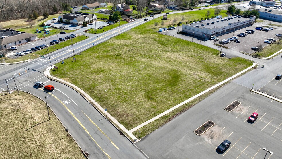 190 Old Swede Rd, Douglassville, PA à louer - Photo du bâtiment - Image 3 de 4