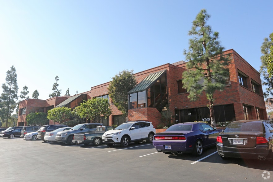 1101-1111 Quail St, Newport Beach, CA à louer - Photo du bâtiment - Image 3 de 6