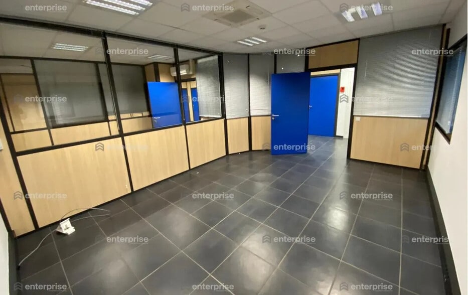 Flex in Villeneuve-d'Ascq for lease - Interior Photo - Image 3 of 7