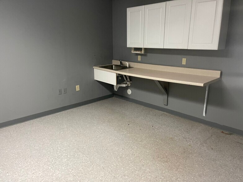 645 Cox Rd, Gastonia, NC à louer - Photo du bâtiment - Image 3 de 7
