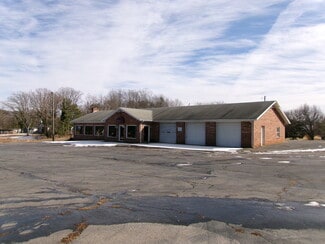 Plus de détails pour 8655 Fairystone Park Hwy, Bassett, VA - Commerce de détail à vendre