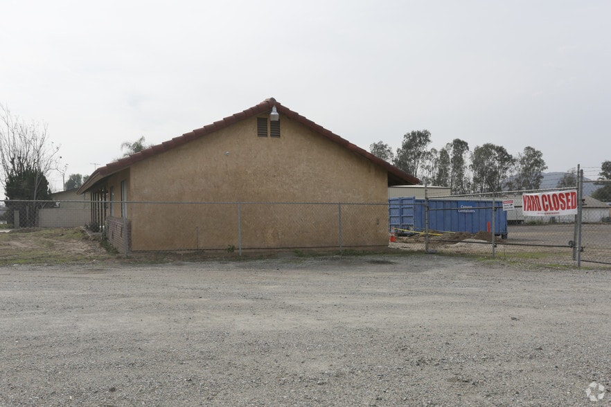 2706 S Lilac Ave, Bloomington, CA for lease - Building Photo - Image 2 of 2