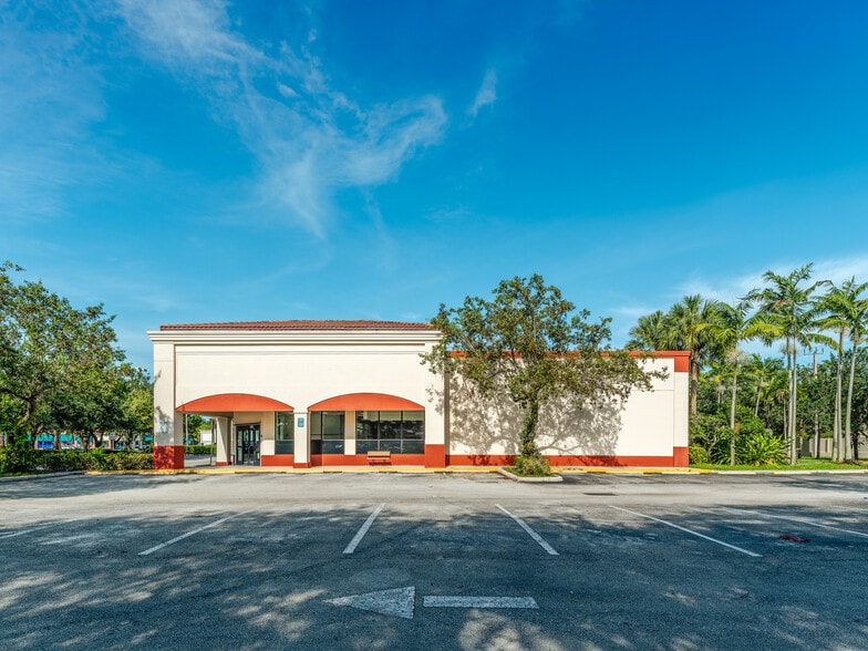 6980 W Commercial Blvd, Lauderhill, FL for lease - Building Photo - Image 3 of 6