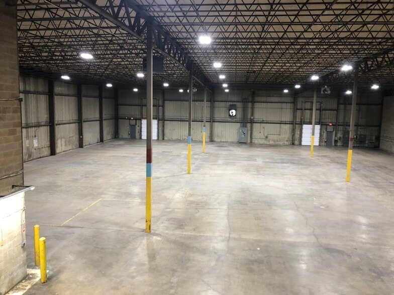 3841-3865 Swanson Ct, Gurnee, IL for lease - Interior Photo - Image 2 of 12