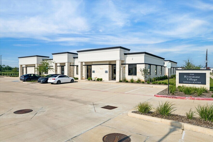 5501 Cabrera Dr, Sugar Land, TX à louer - Photo du bâtiment - Image 2 de 13