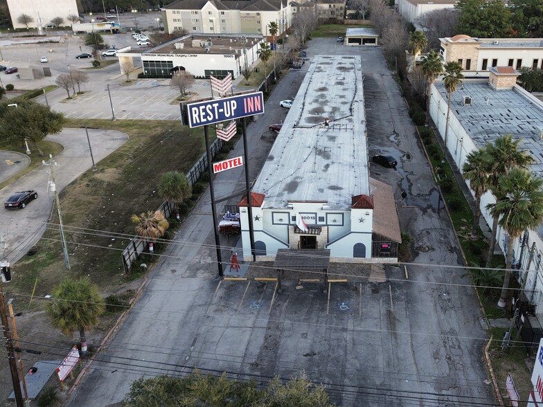 10015 S Main St, Houston, TX à vendre - Photo du bâtiment - Image 3 de 9