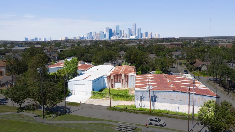 215 N Jenkins St, Houston, TX for lease - Building Photo - Image 1 of 7